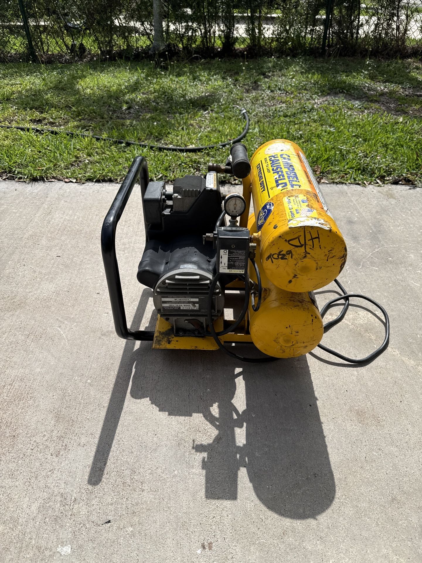 Campbell Hausfeld 4gl air compressor