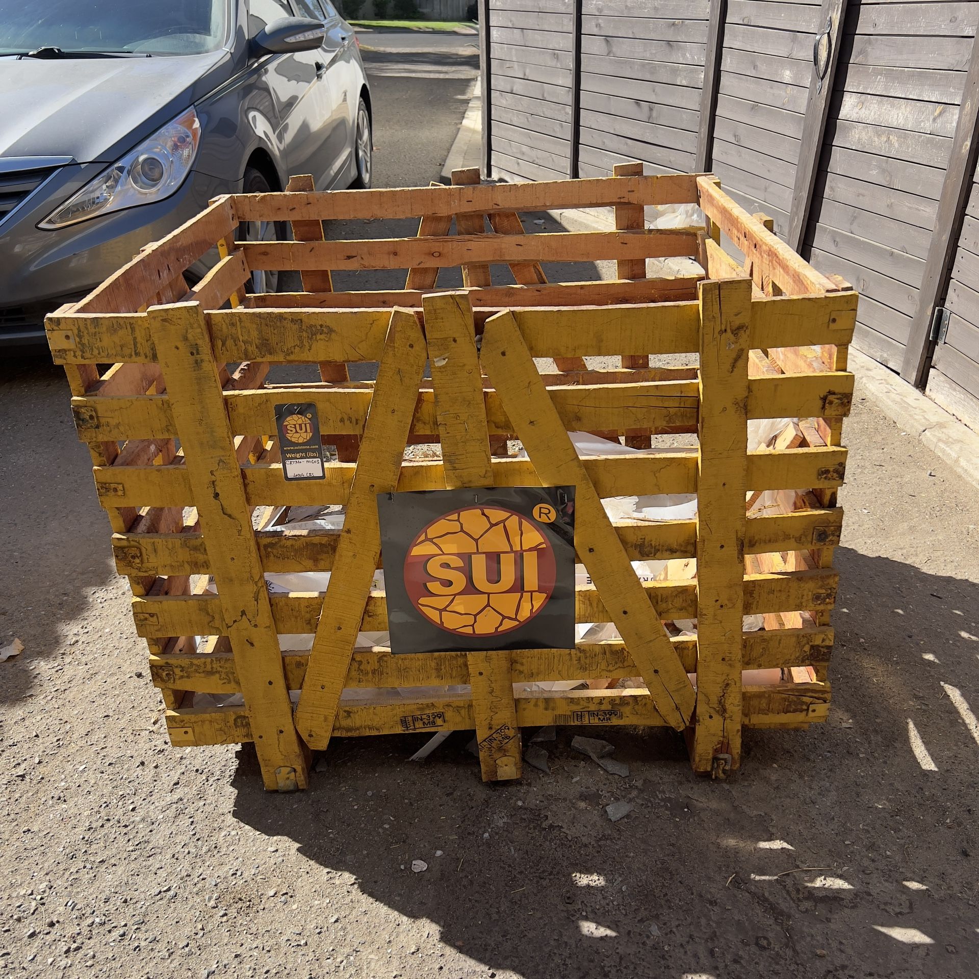 Free- Wood Crate  pallet 