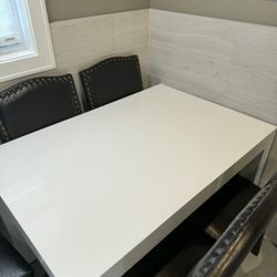 Modern Extendable Dining Table (High Gloss White) – Like New!