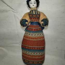 Avon heirloom doll with a porcelain head 10 3/4"