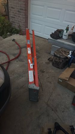Louisville 6 foot fiberglass ladder