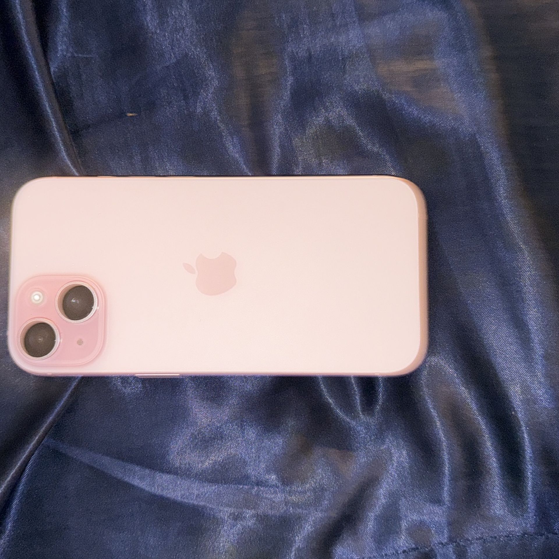 iPhone 15 Pink