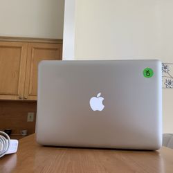 MacBook Pro i5 Microsoft Oficce 