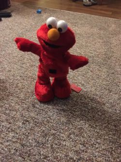 Spin dancing Elmo like new