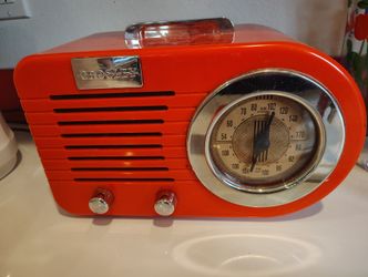 Vintage Crosley CR-2R Streamliner Red AM/FM Cassette Radio