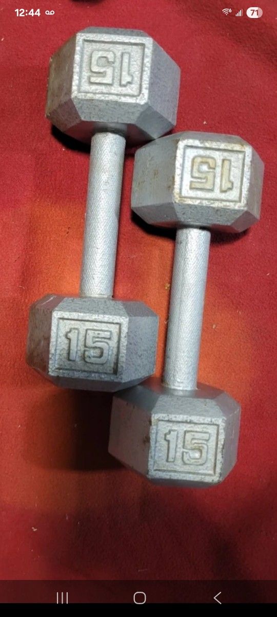 SET OF 15LB.  HEXHEAD DUMBBELLS TOTAL 30LBs 
11525 S HALSTED DUNKIN DONUTS/7111.S WESTERN WALGREENS 
30$  CASH ONLY AS IS 