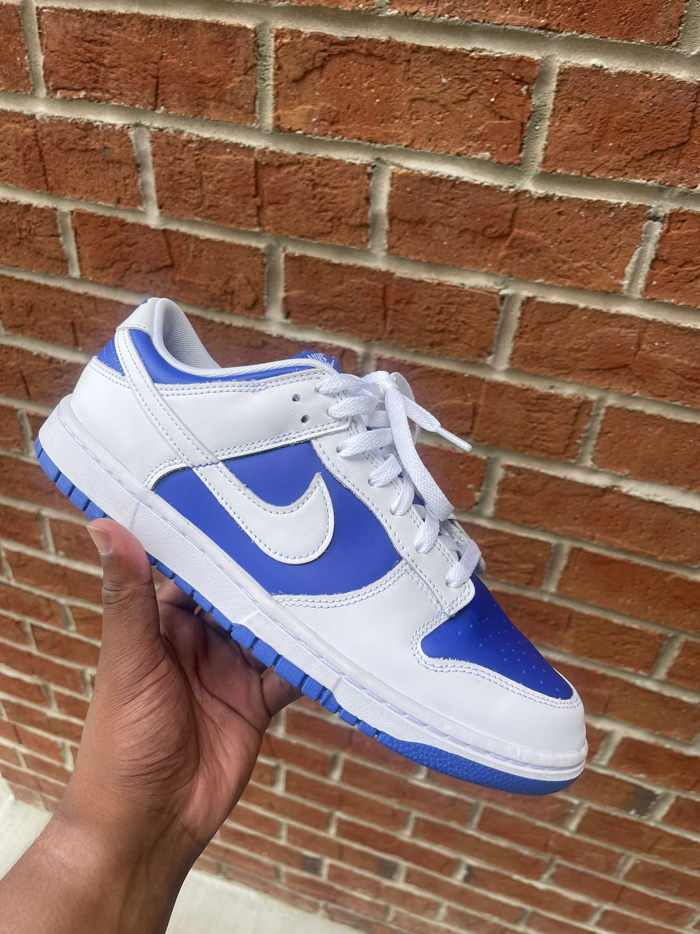 LIKE NEW NIKE DUNK LOWS