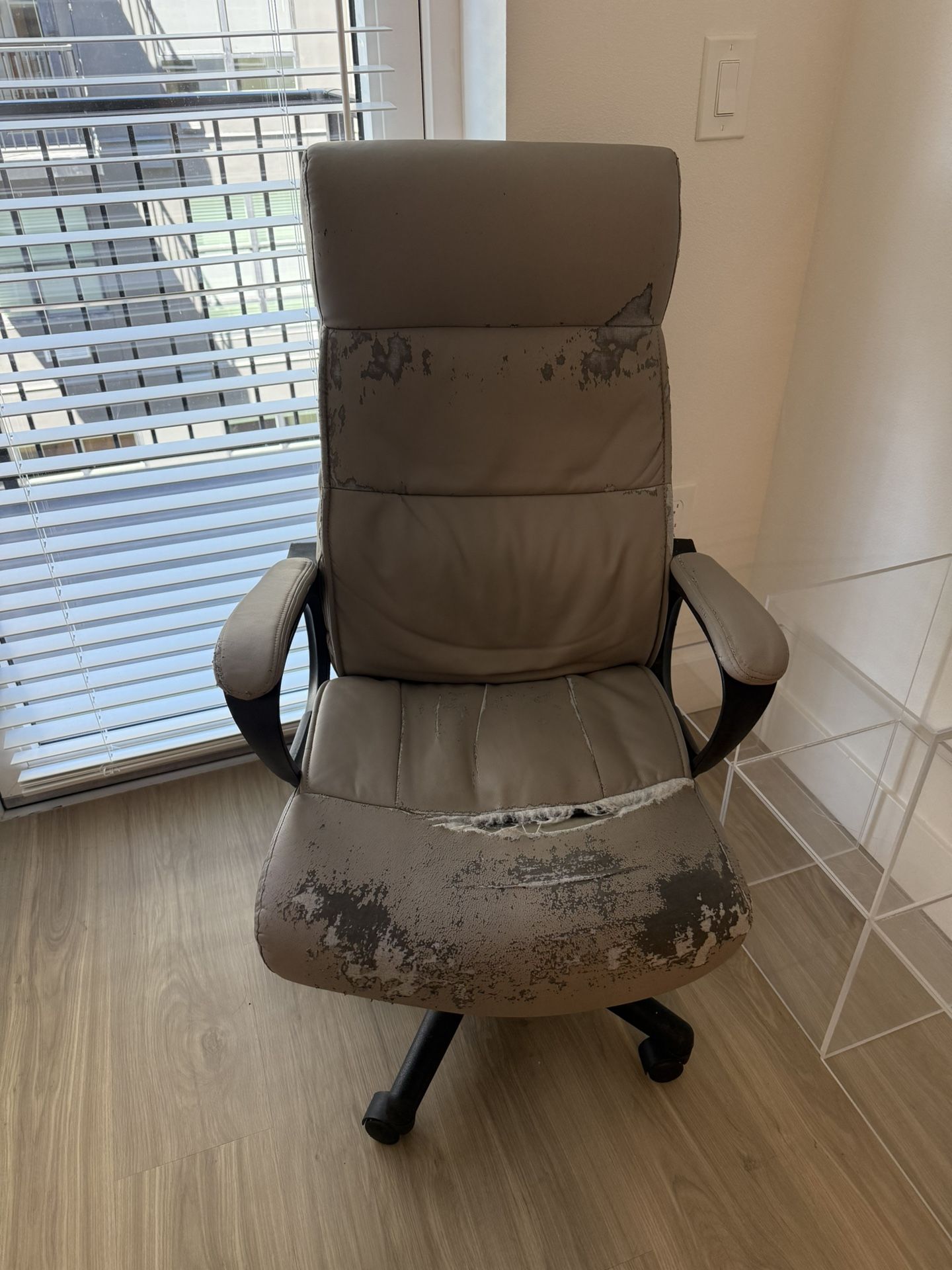 FREE OFFICE CHAIR