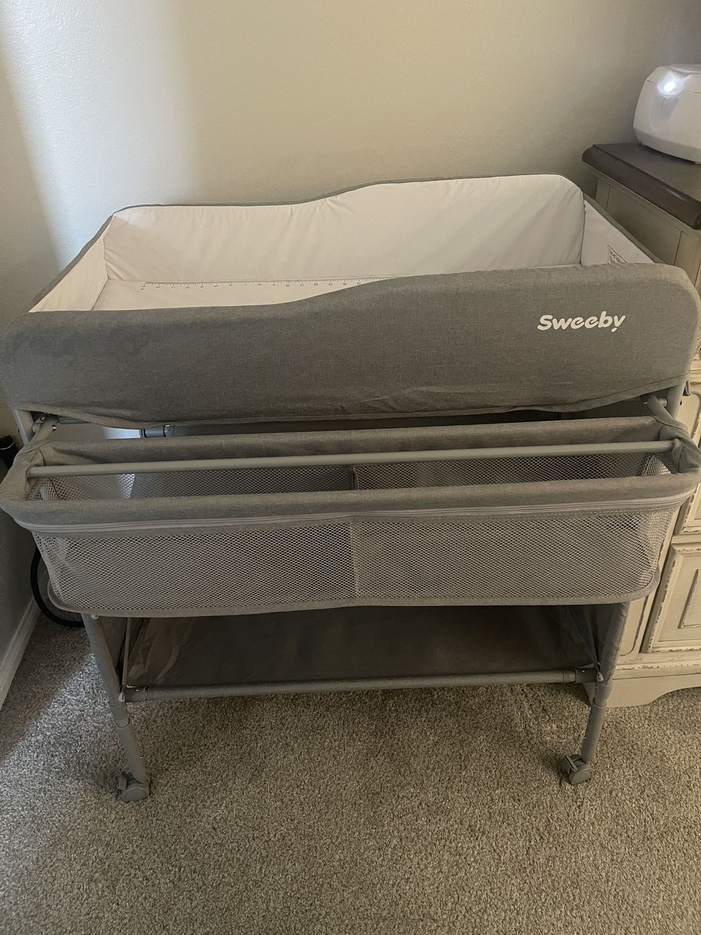 Sweeby Portable Baby Changing Table