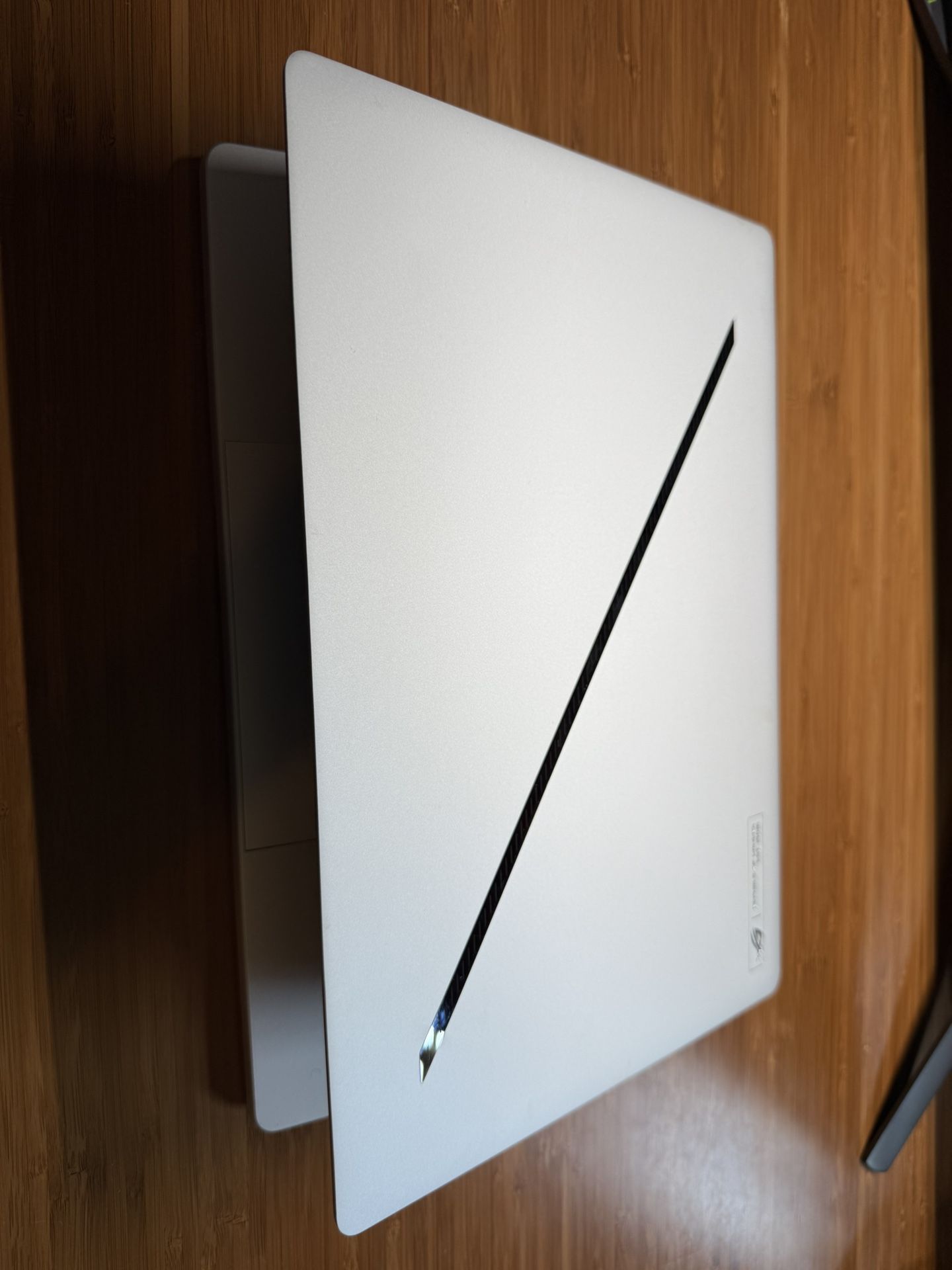 ASUS ROG G14 14" OLED- Ryzen 9 8945HS / 1TB / RTX 4060