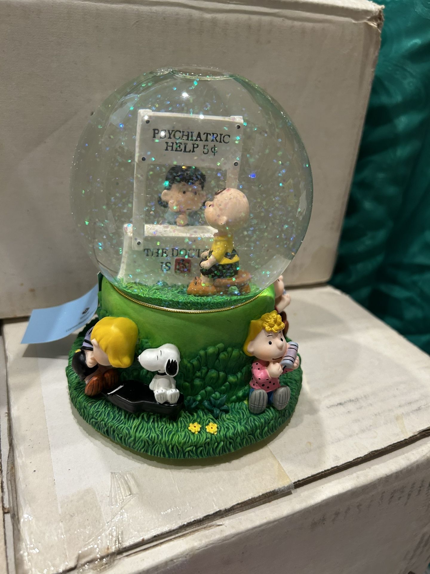 Peanuts Collection Musical Snow Globe