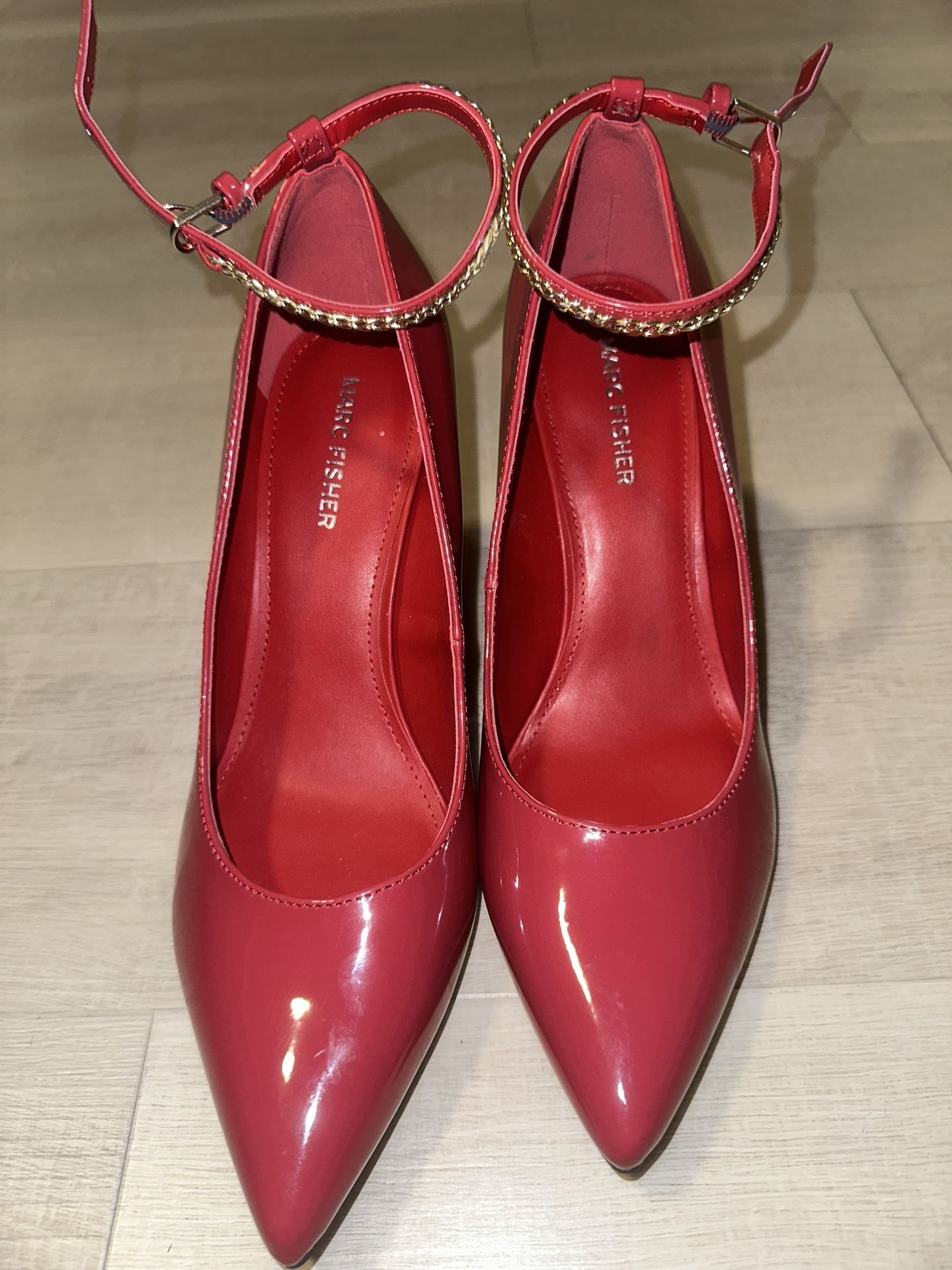 New Marc Fisher RED heels size 9 no box