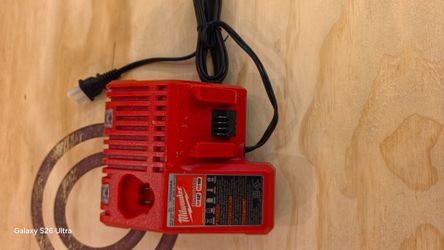 Milwaukee M12/M18 Battery Charger