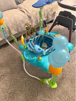 Free free Baby crib and baby bouncer