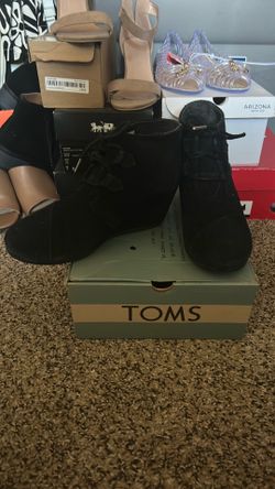 TOMS women’s boots
