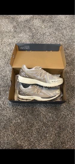 $90 New Balance Men Size 8