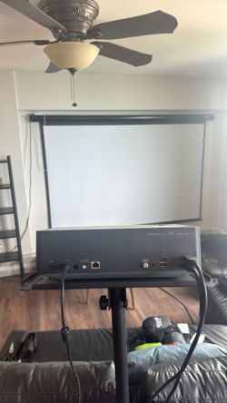 Excellent condition projector + screen