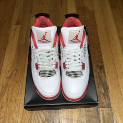 Jordan 4 Fire Red (Size 11)