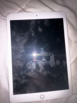 Used Ipad NEEDS NEW SCREEN