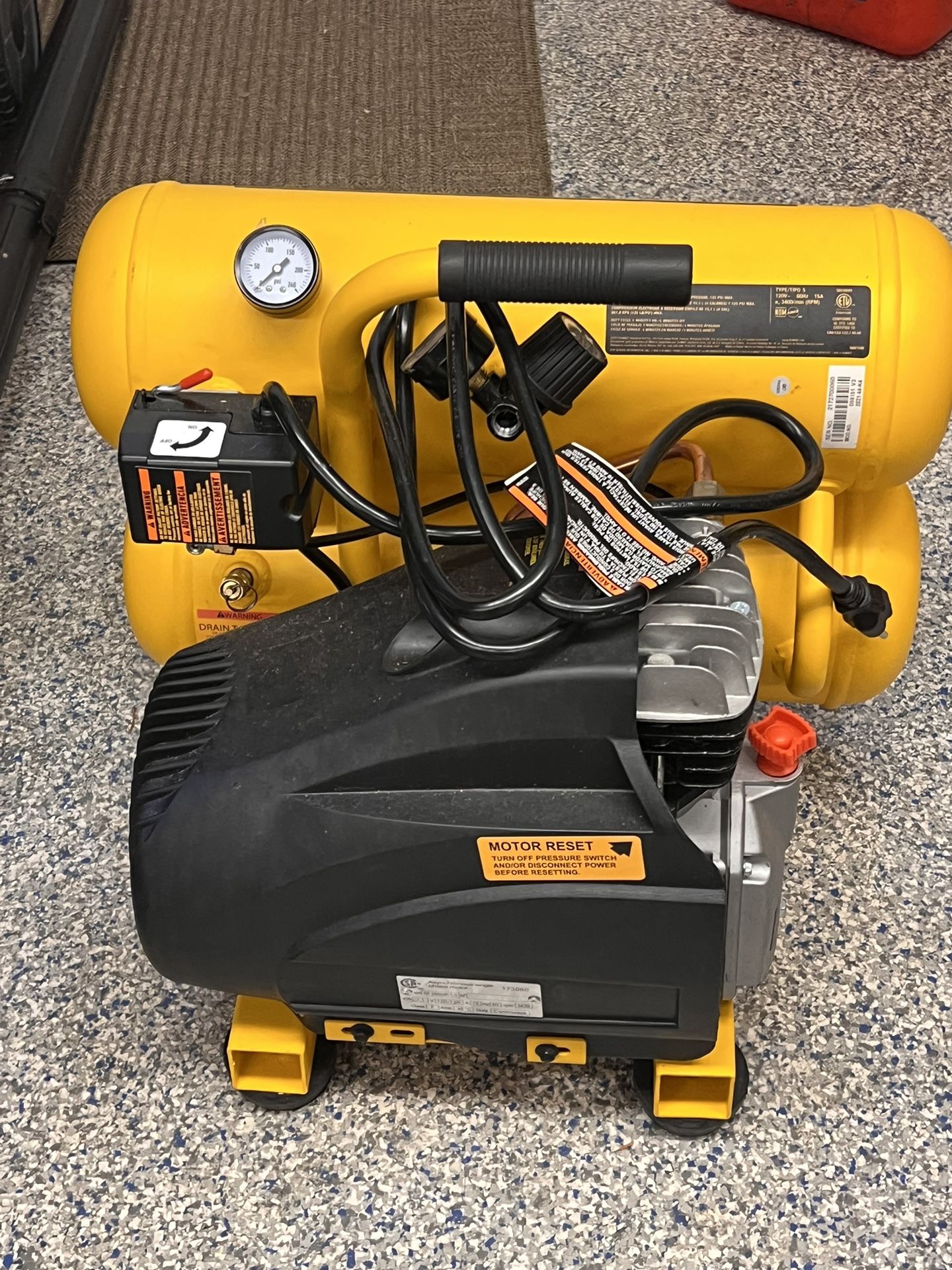 New DeWalt D55155 Electric Compressor
