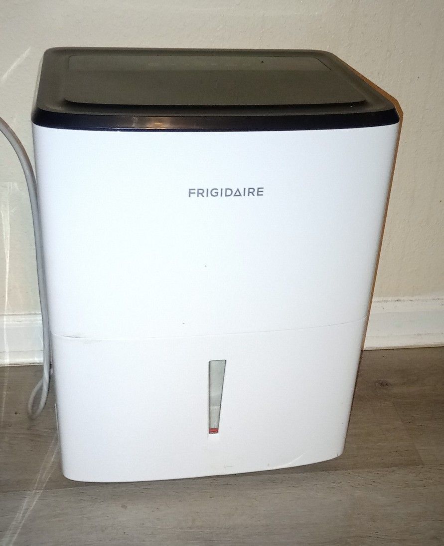 Frigidaire 22 Pint Dehumidifier/ 1,500 Square Foot Coverage