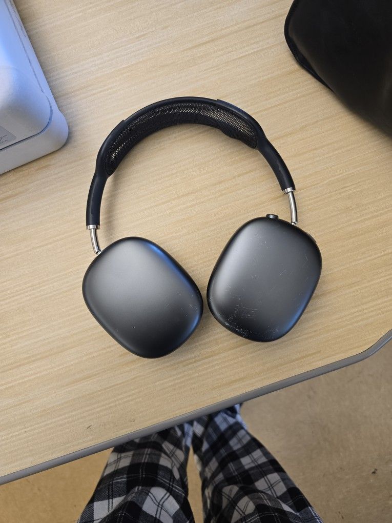 Airpods Max (IPhone Charger)