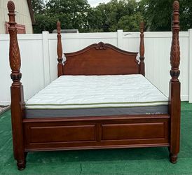 Beautiful solid wood King bed with mattress and Boxspring freen can be delivered for an additional cost Price 250