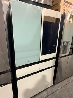 Samsung  Bespoke 29 cu. ft. 4-Door French Door Refrigerator with AI Family Hub