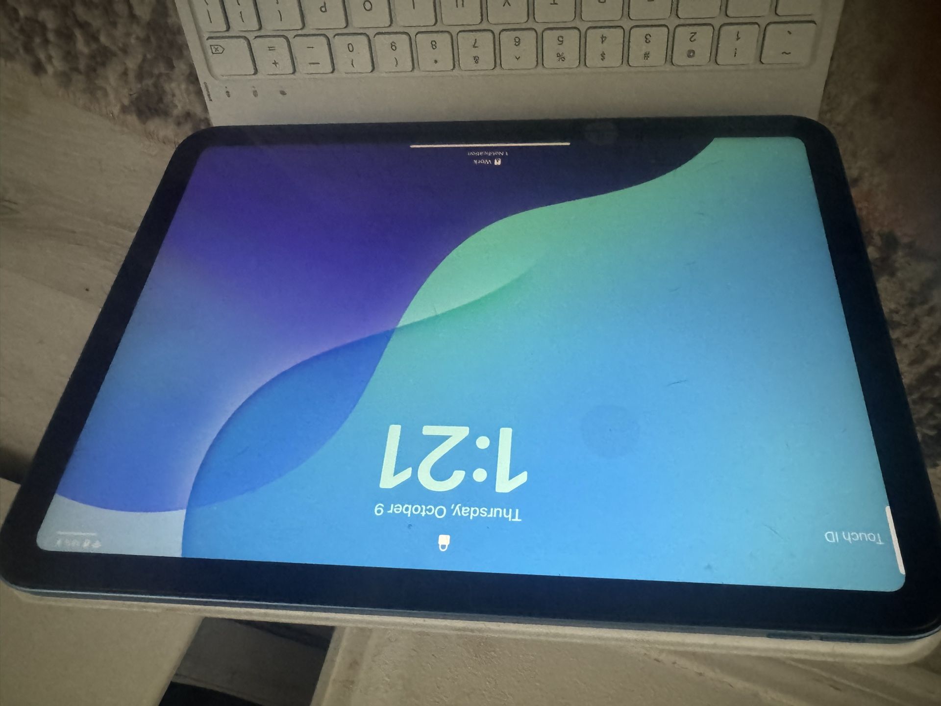iPad A16 with keyboard and screen protector