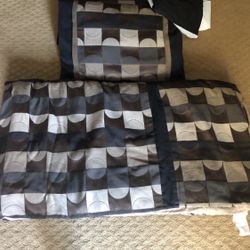 Queen Comforter With Shams