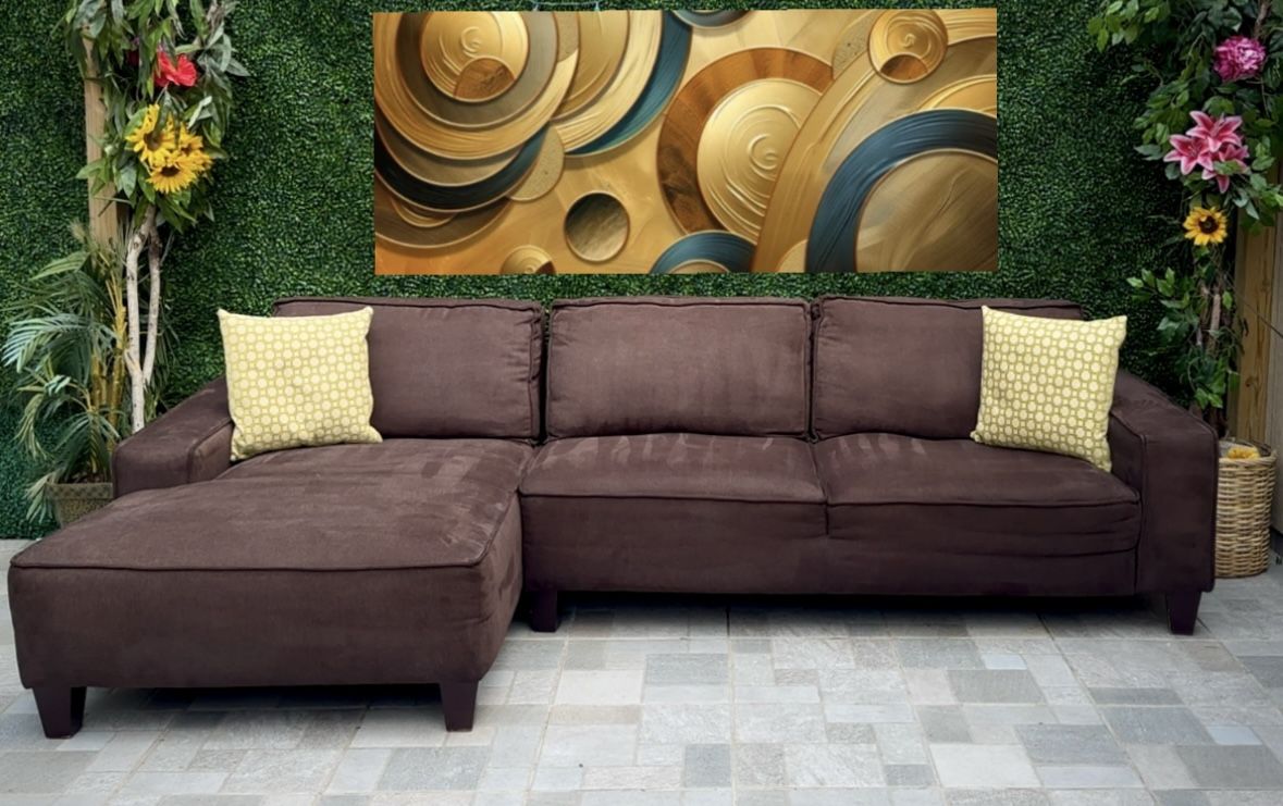 (Free Delivery 🚚) Large Brown 2-Piece Sectional w/Chaise Couch  
