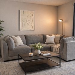Large Modular Sectional + Ottoman – Super Comfy & Modern