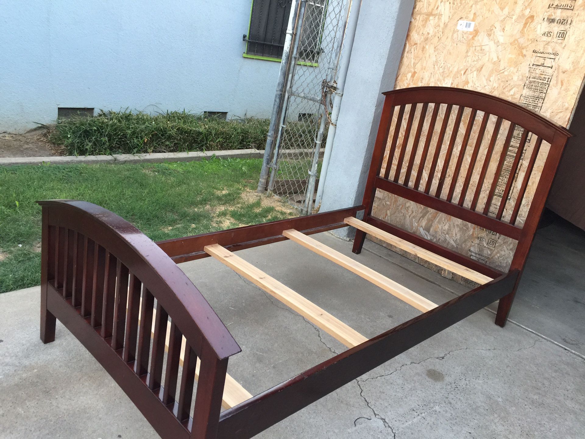 Twin bed frame come in very good condition.