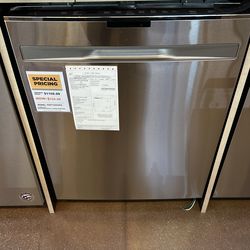 GE PROFILE DISHWASHER -  Small Cosmetic Damage (PDP715SYNFS)