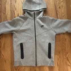 Grey Nike Tech Fleece