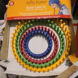 Kindly Knitter Round Loom Set Plus 1 Extra