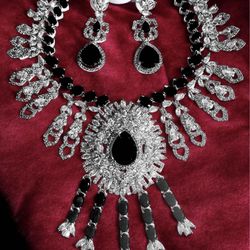 Exquisite Jewelry Stall Dm me for location and pricing