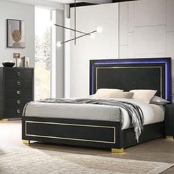 Cama Queen Con Luz Led / Nueva En Sus Cajas Con Garantía Que Este En Perfectas Condiciones/Parte Tengo Colchon 