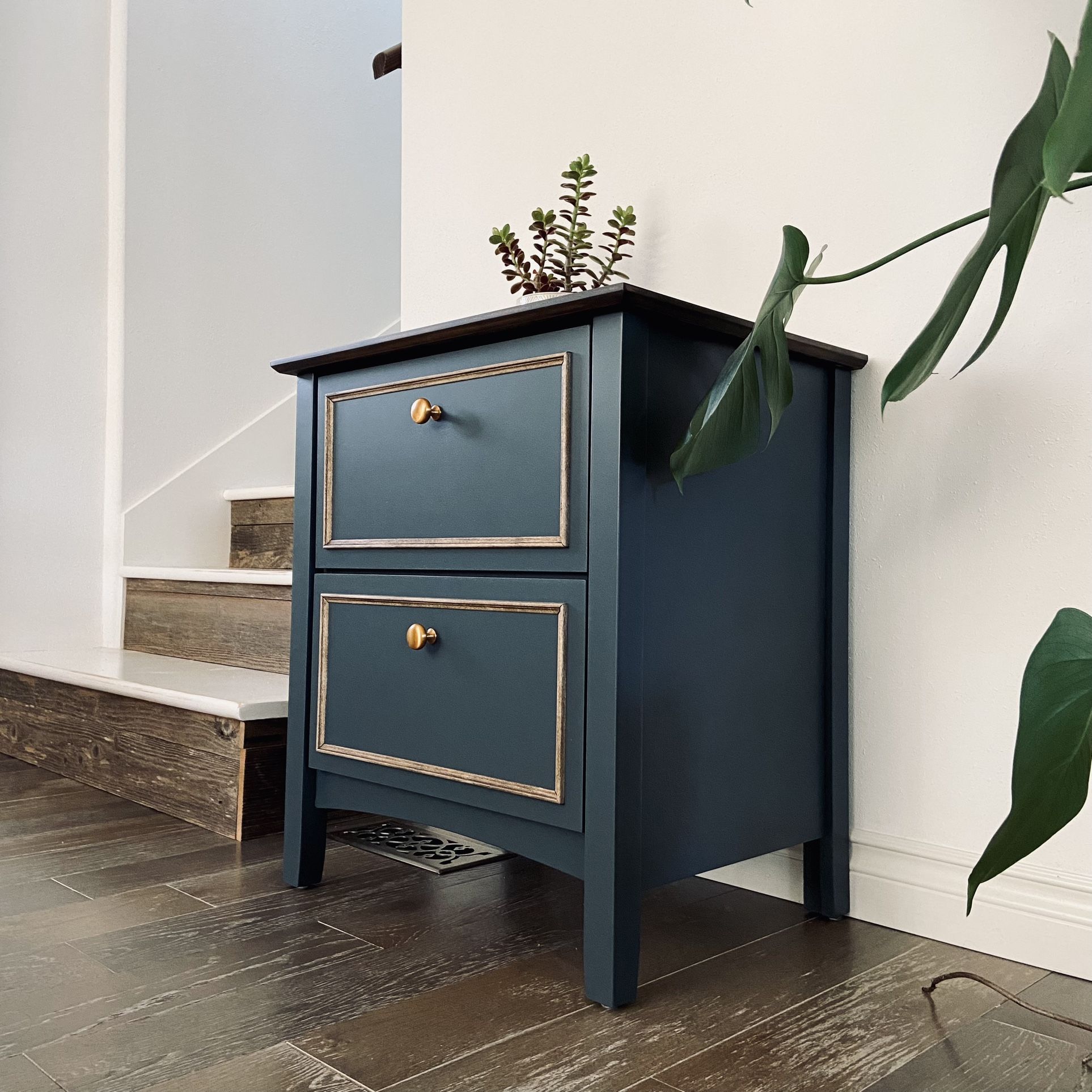 Nightstand / Side Table