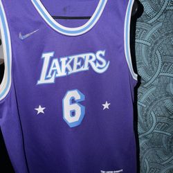 Los Angeles Lakers 2021/22 LeBron James Jersey 