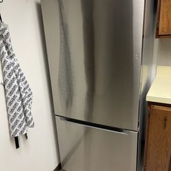 Stainless Steel Midea 18.7 cu. ft. Bottom-Mount Refrigerator / fridge (Model MRB19B7AST)