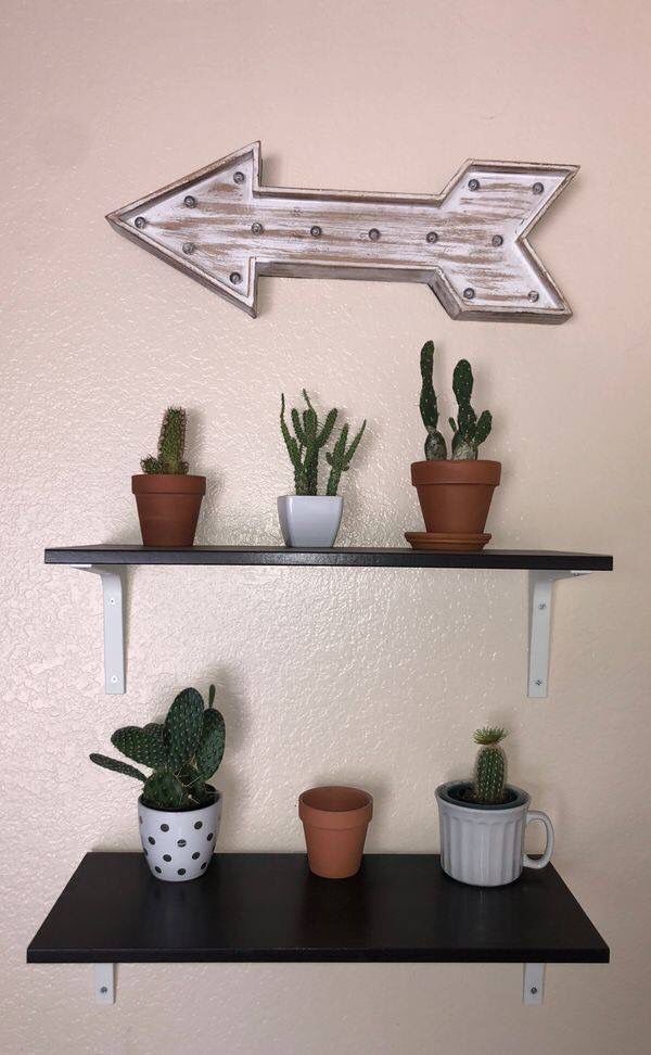 Wall shelves with screws