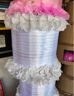 Spinning pinata giratoria