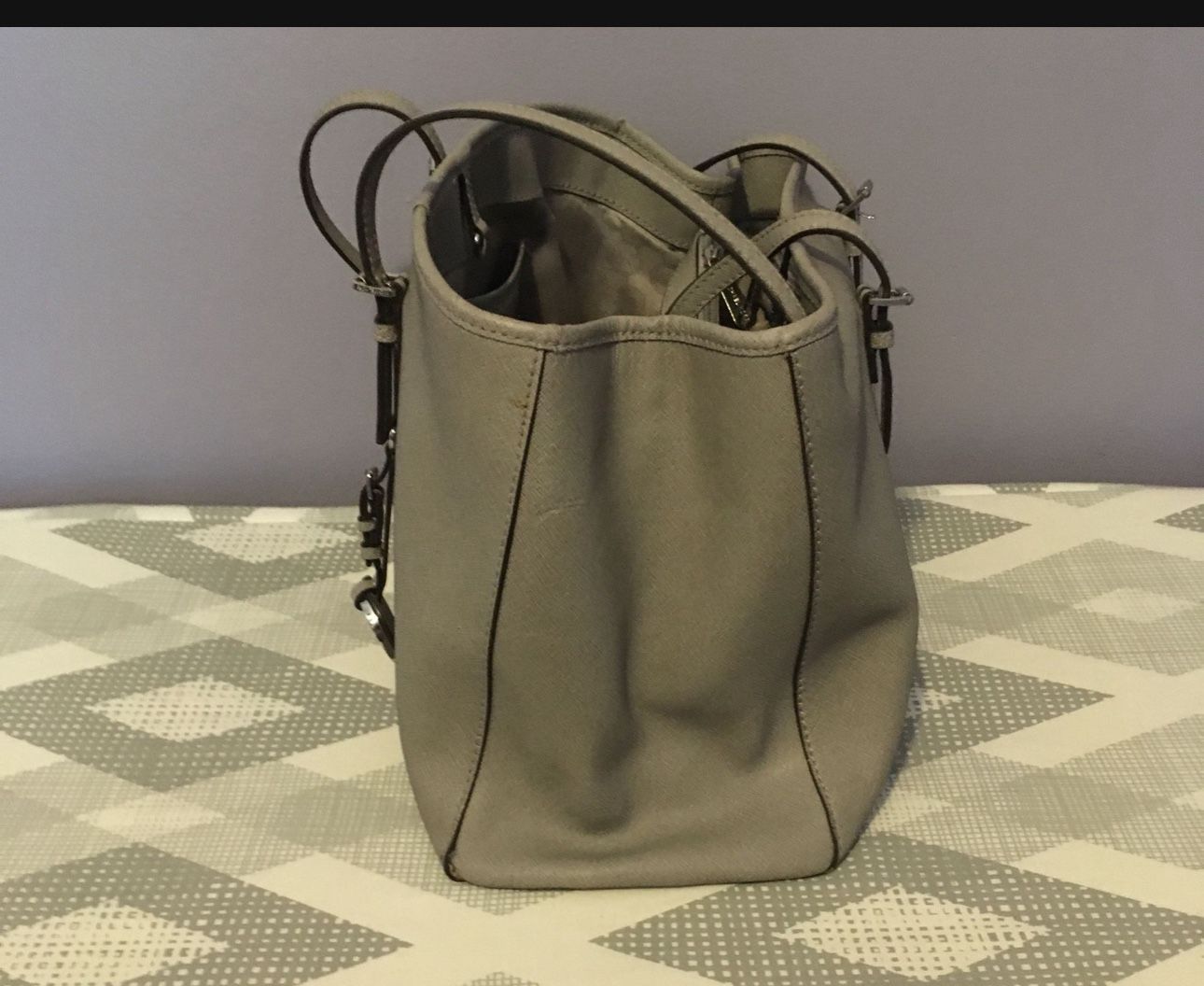 Michael Kors purse very nice good new condition authentic