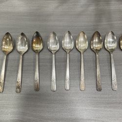VINTAGE 1938 ONEIDA PRESTIGE PLATE GRENOBLE 9 SERVING SPOONS
