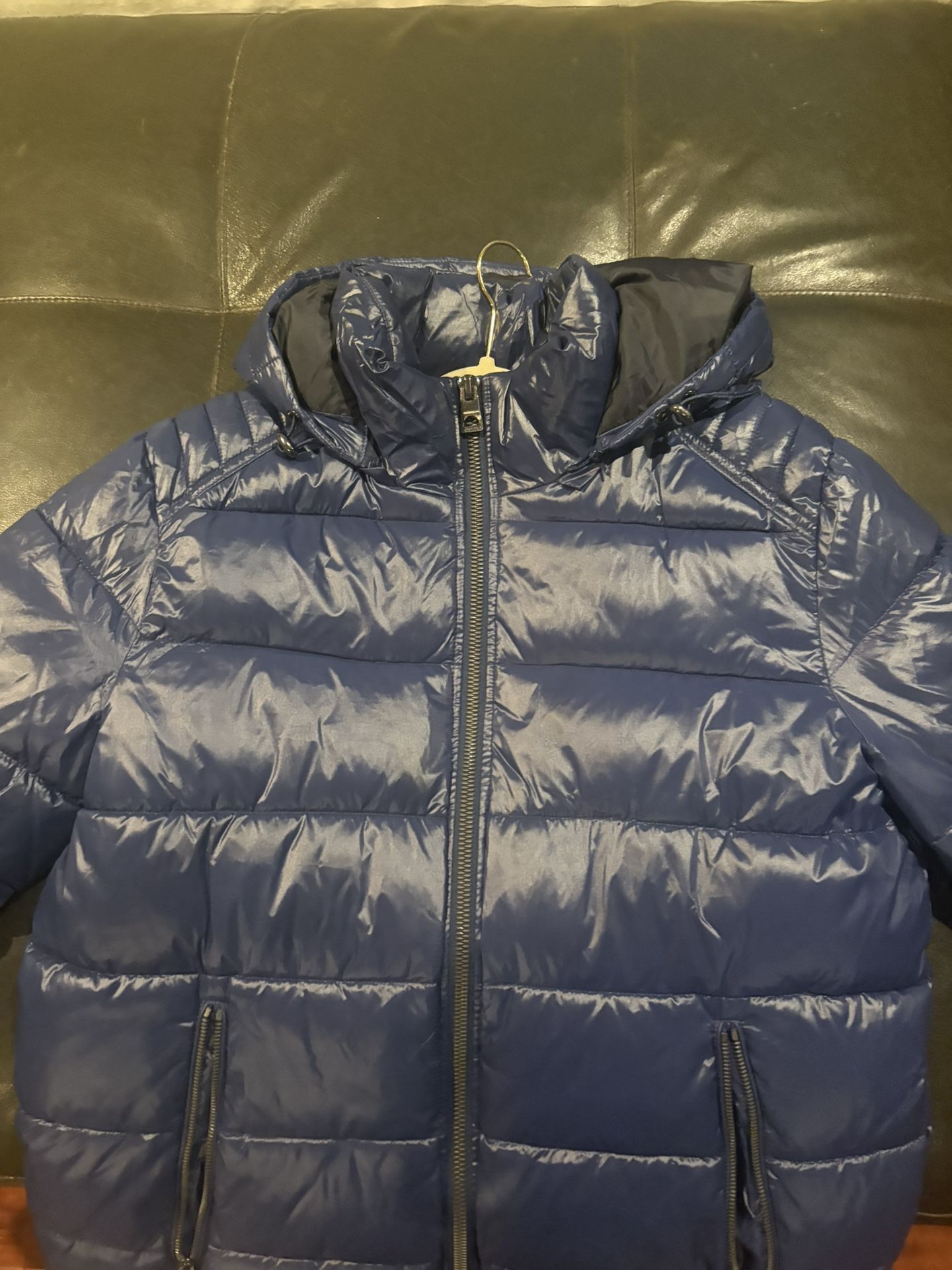 Guess puffer