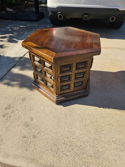 End table w/ storage