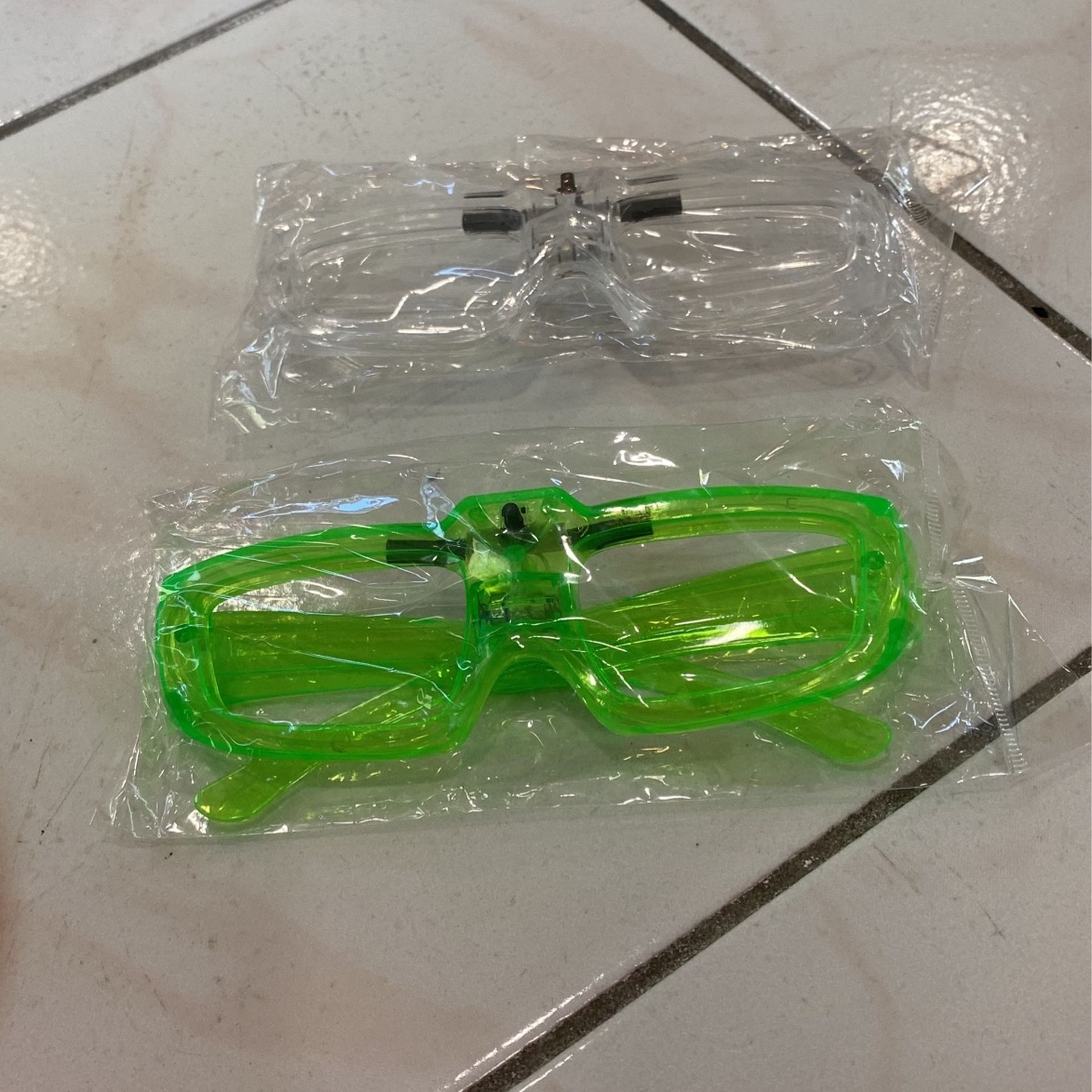 Light Up Party Glasses Green And Clear