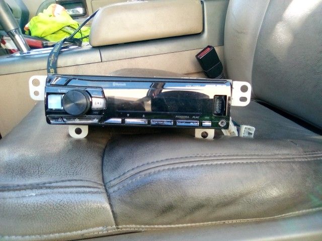 Alpine Stero Ute-73bt