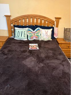 SOLID WOOD BEDROOM SET